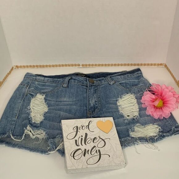 Forever 21 distressed shorts - Picture 1 of 7